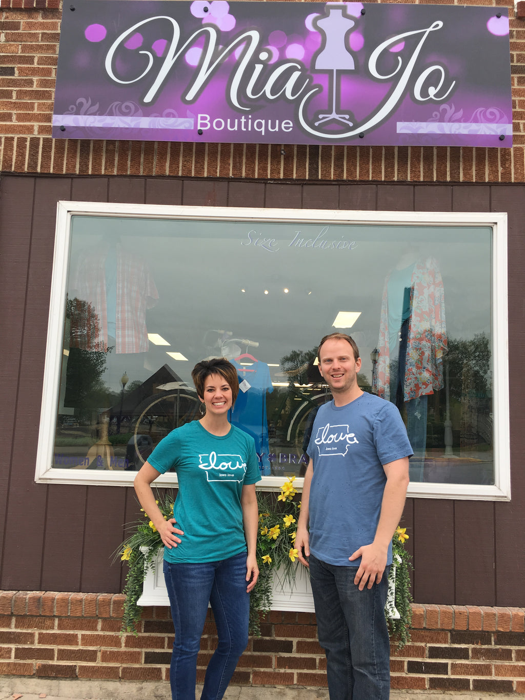 "Iowa love" arrives in Manchester with Miajo Boutique!