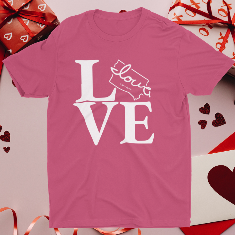 "Iowa love" LOVE T-Shirt